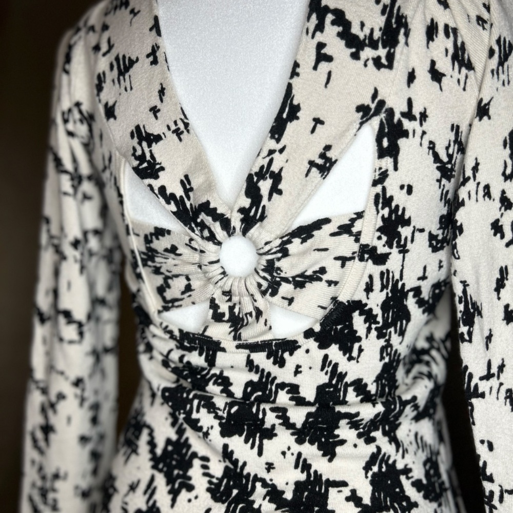 GUESS Bodycon Abstract Dress - Picture 4 of 5